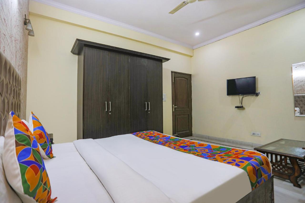 Fabexpress Hm Palace Hotel Noida Bagian luar foto
