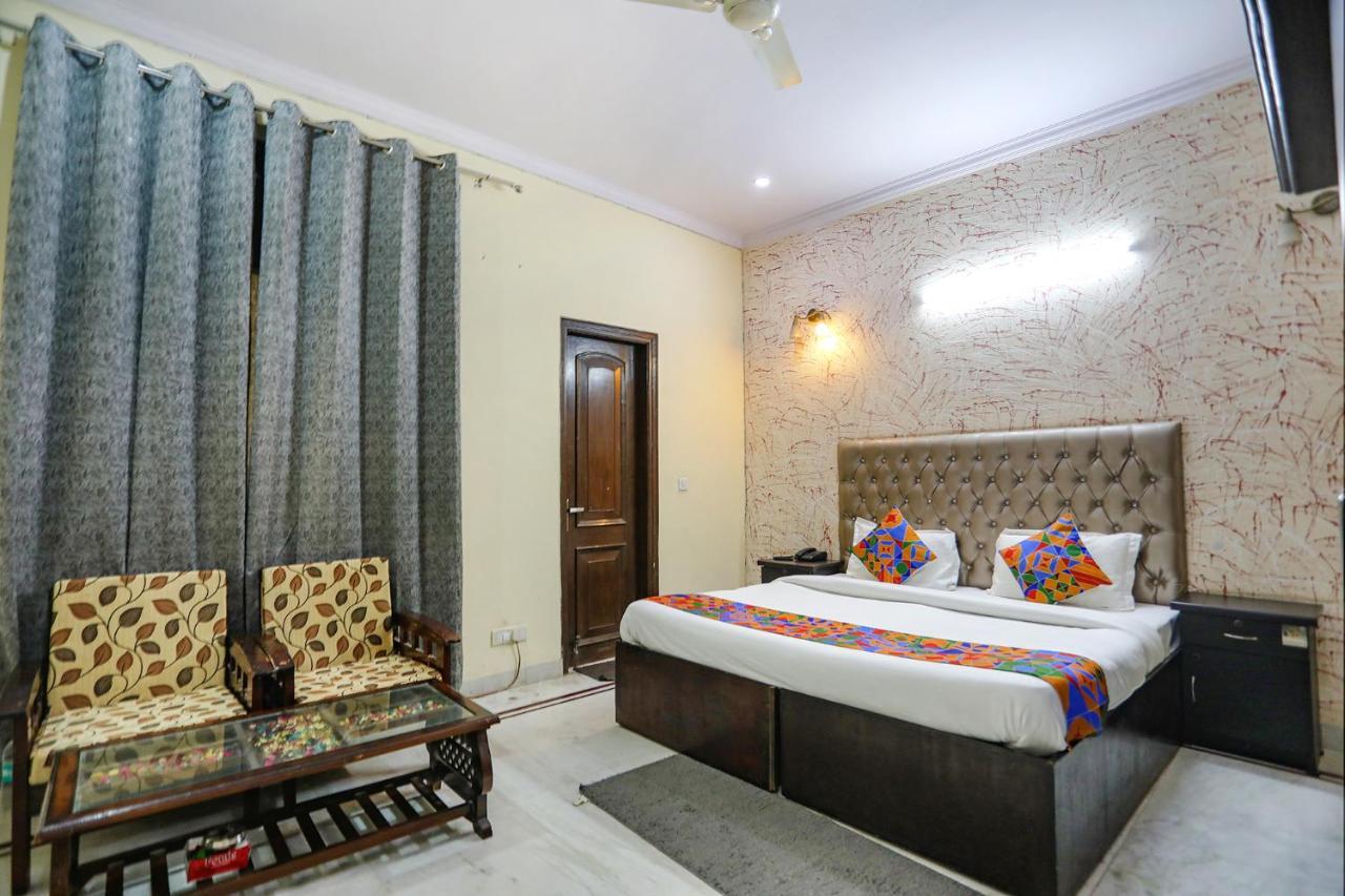 Fabexpress Hm Palace Hotel Noida Bagian luar foto