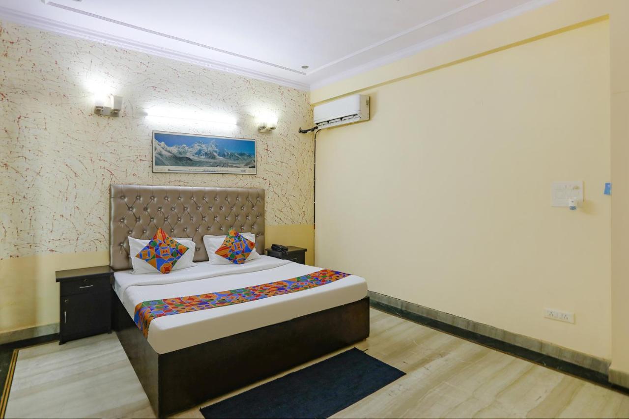 Fabexpress Hm Palace Hotel Noida Bagian luar foto