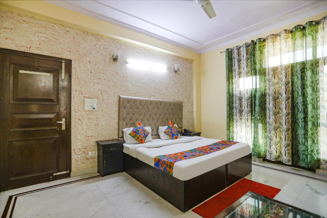 Fabexpress Hm Palace Hotel Noida Bagian luar foto