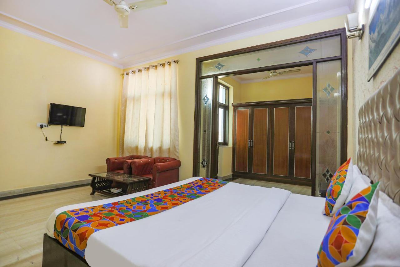 Fabexpress Hm Palace Hotel Noida Bagian luar foto