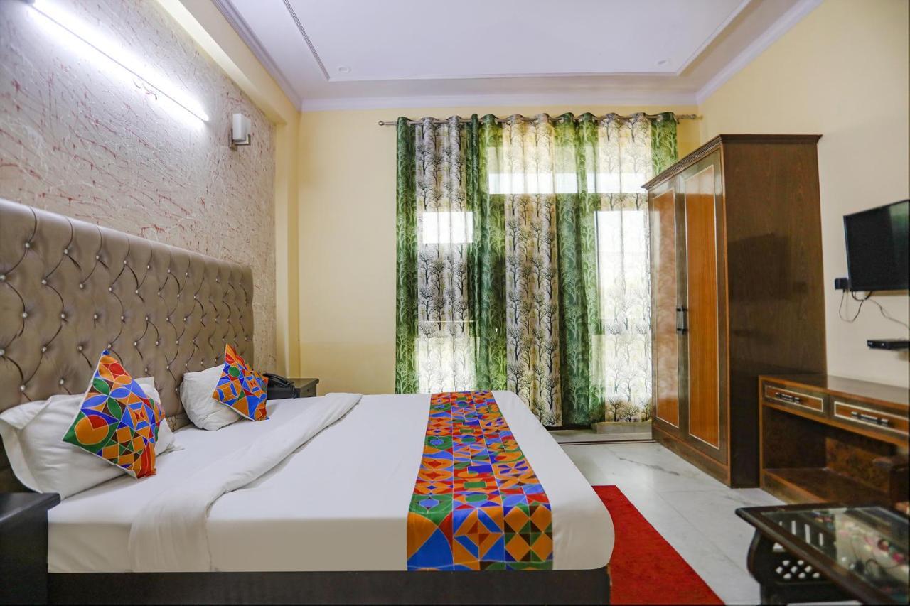 Fabexpress Hm Palace Hotel Noida Bagian luar foto